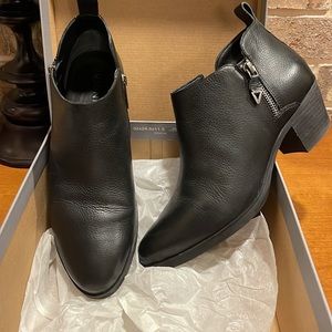 Vionic Cecily Waterproof Zip Closure Booties Worn Once